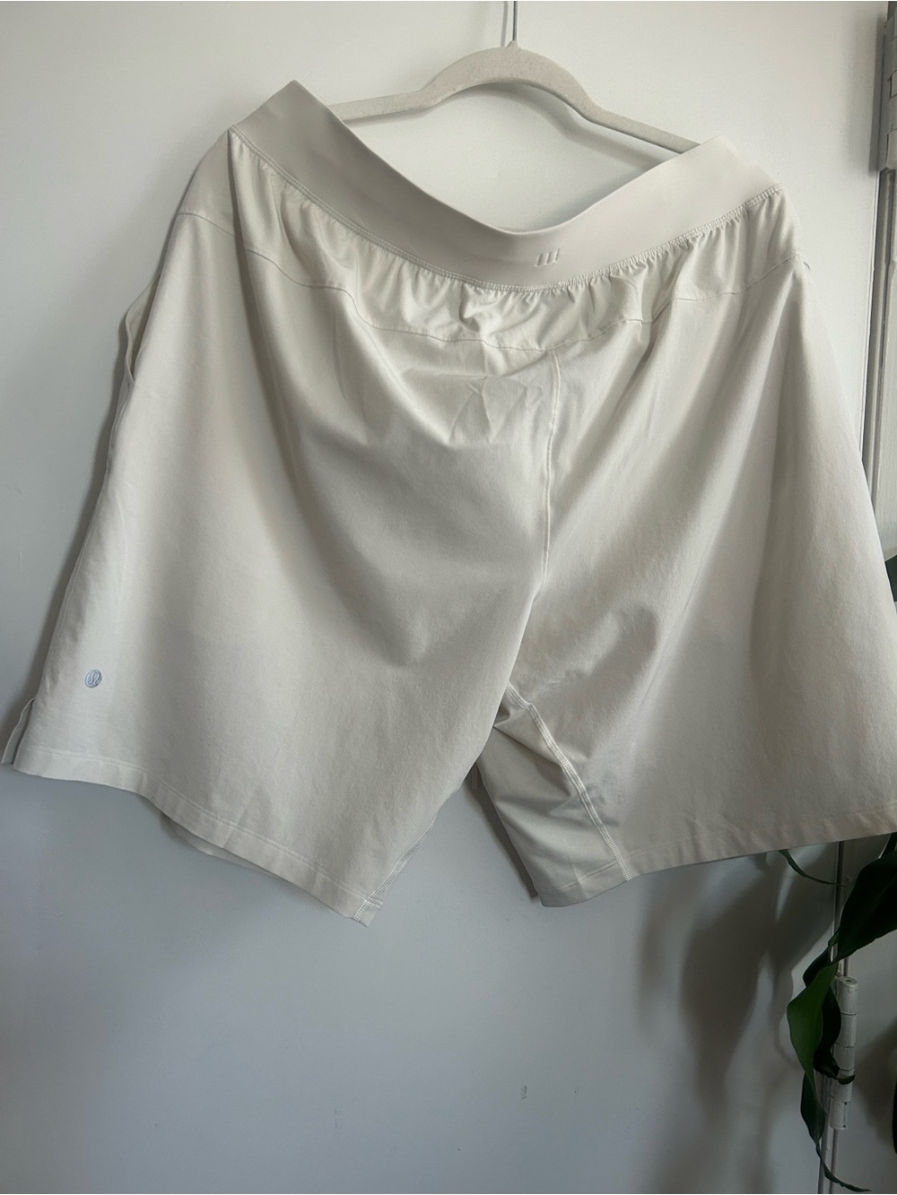 lululemon athletica Men's Drawstring Cream Athletic Shorts - Picture 2 of 8